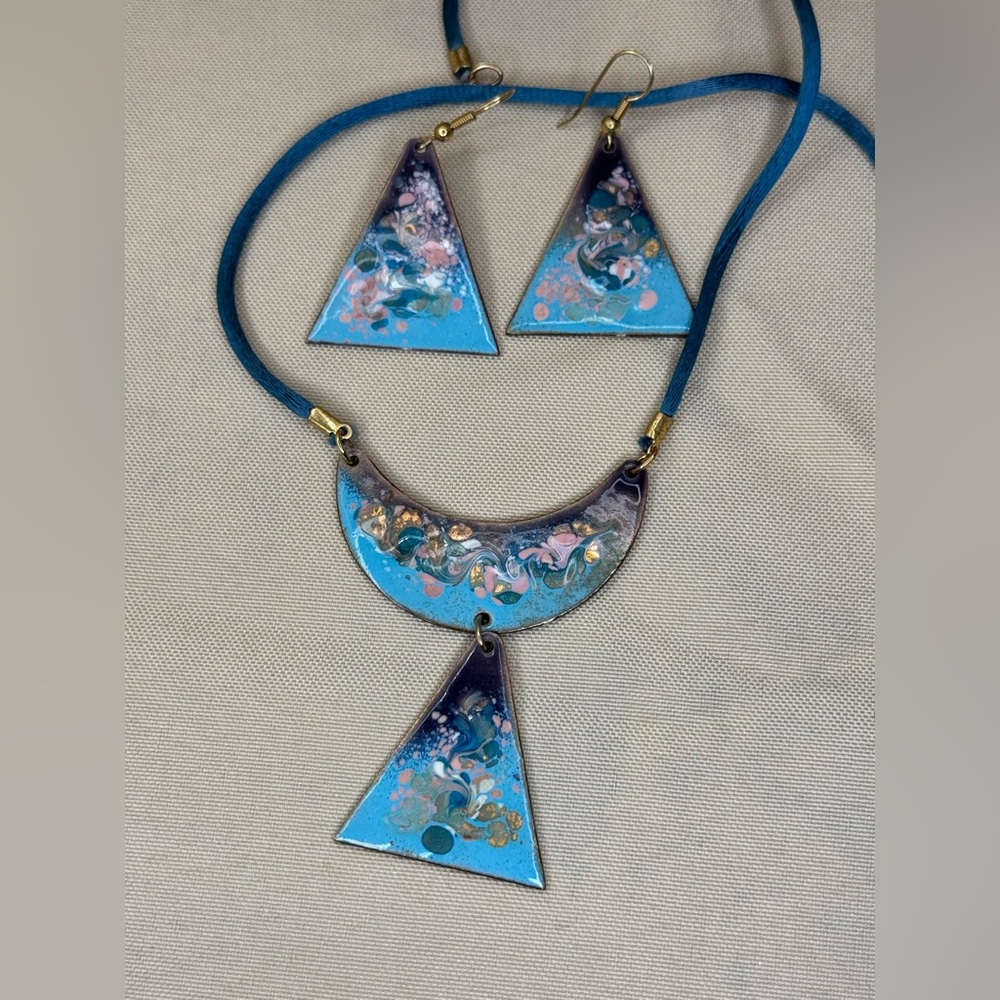 Vintage 80’s blue metal necklace with satin necklace.